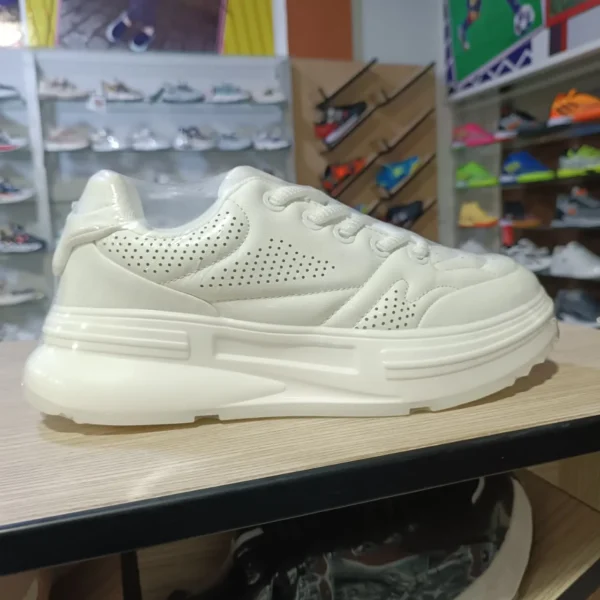 WhatsApp Image 2025-12-12 at 2.26.00 PM (3) Zapatillas Mujer .F